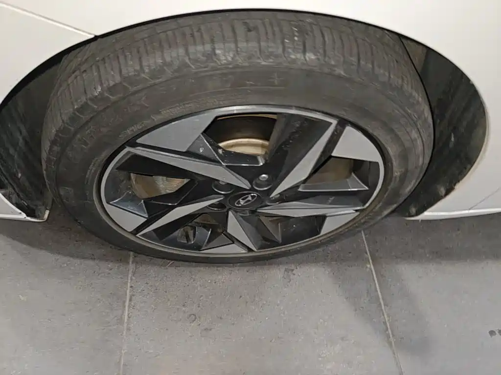 Hyundai Elantra — миниатюра 23