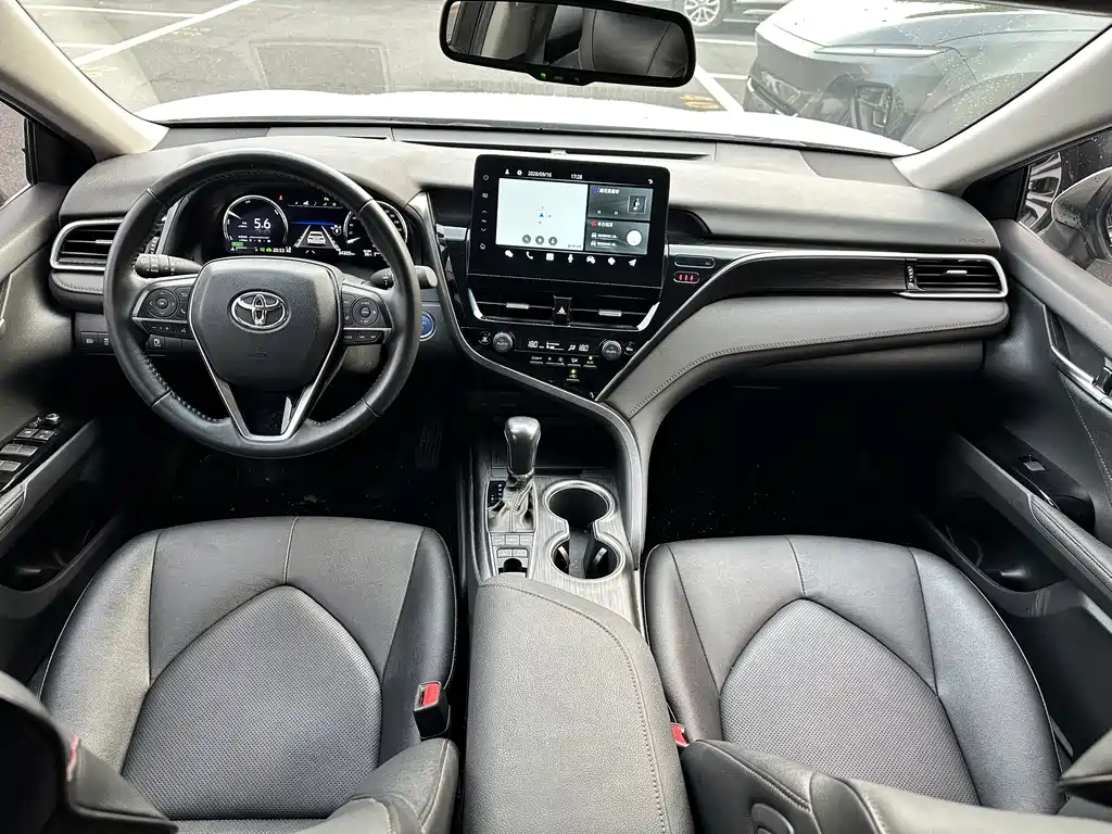 Toyota Camry — миниатюра 12