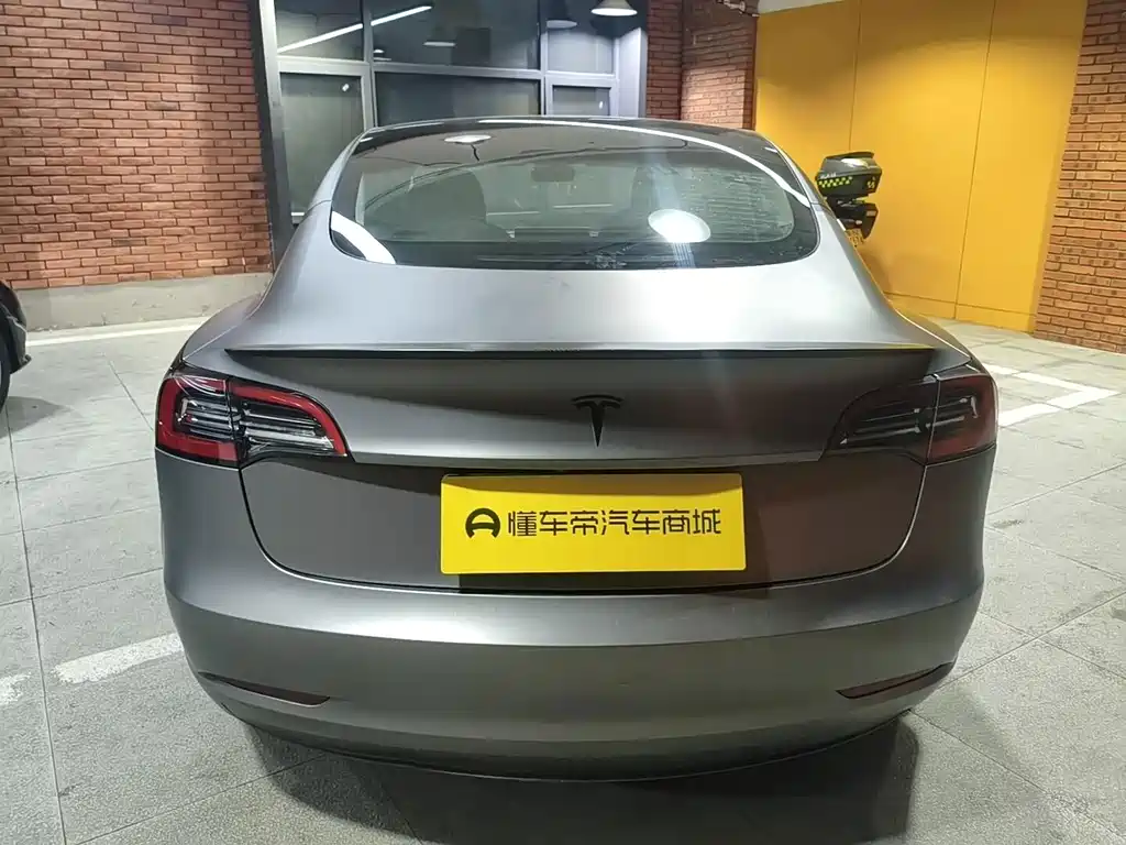 Tesla Model 3 — миниатюра 8
