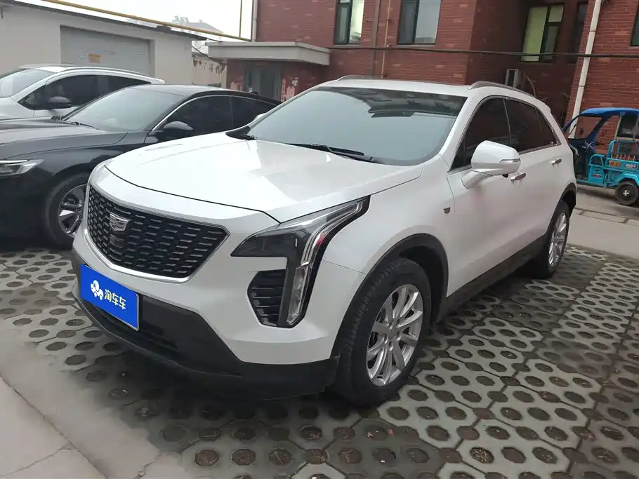 CADILLAC XT4