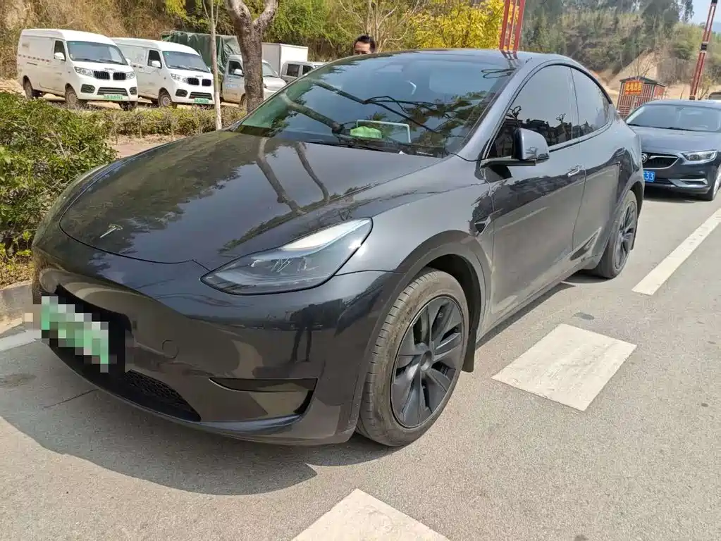TESLA MODEL Y
