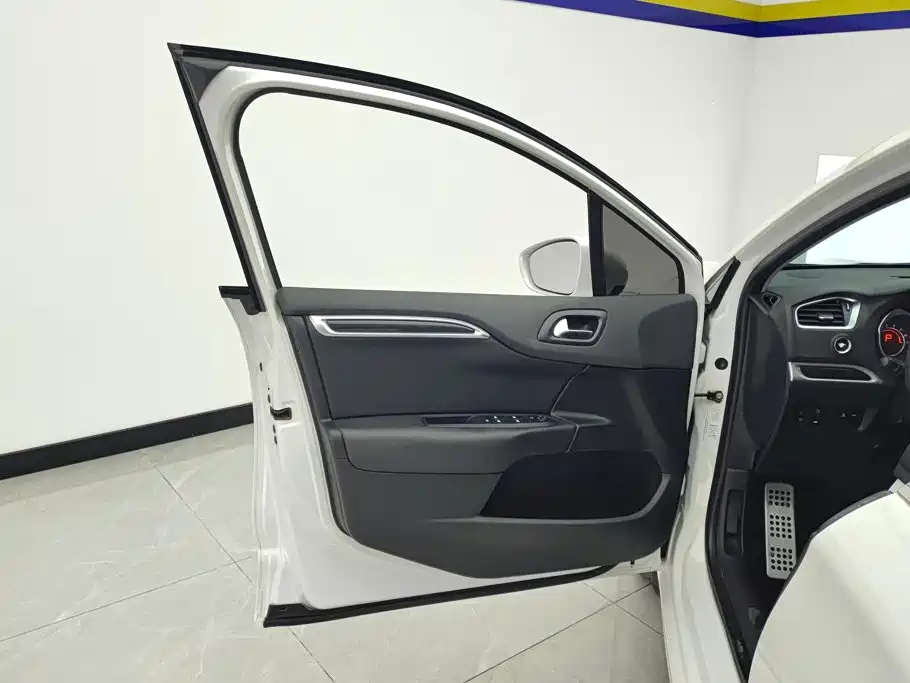 Citroen C4L — миниатюра 7