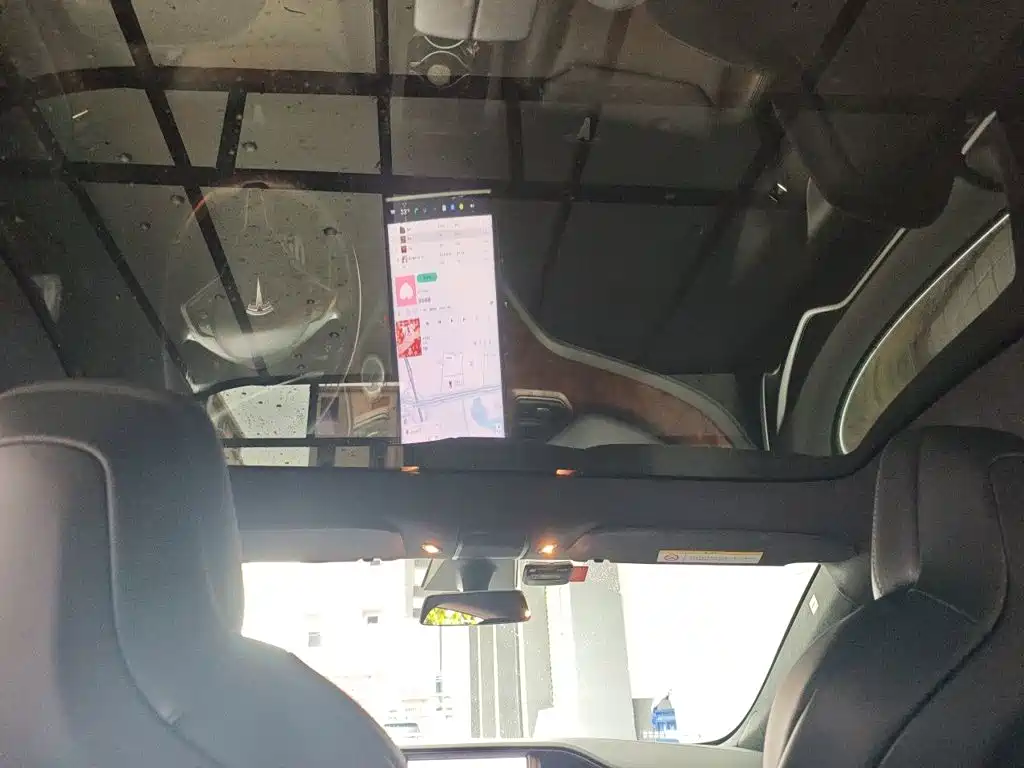 Tesla Model S — миниатюра 9