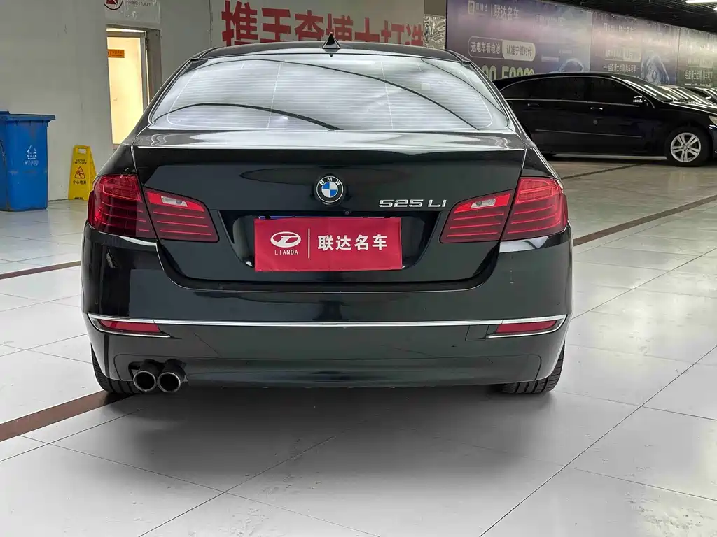 BMW 5 Series — миниатюра 5