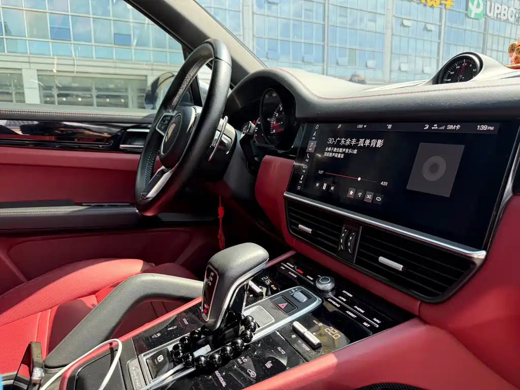 Porsche Cayenne — миниатюра 12