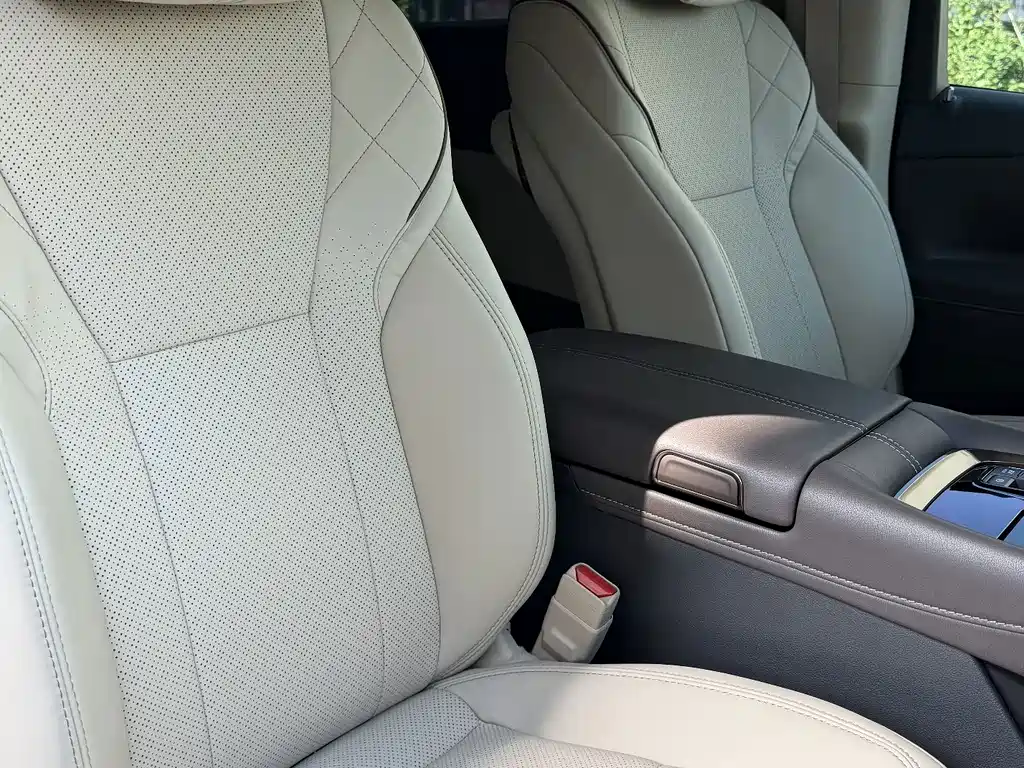 Toyota Vellfire — миниатюра 10