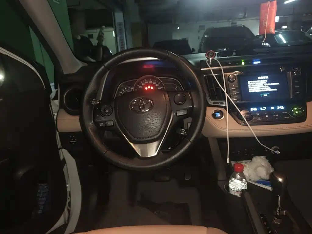 Toyota RAV4 — миниатюра 3