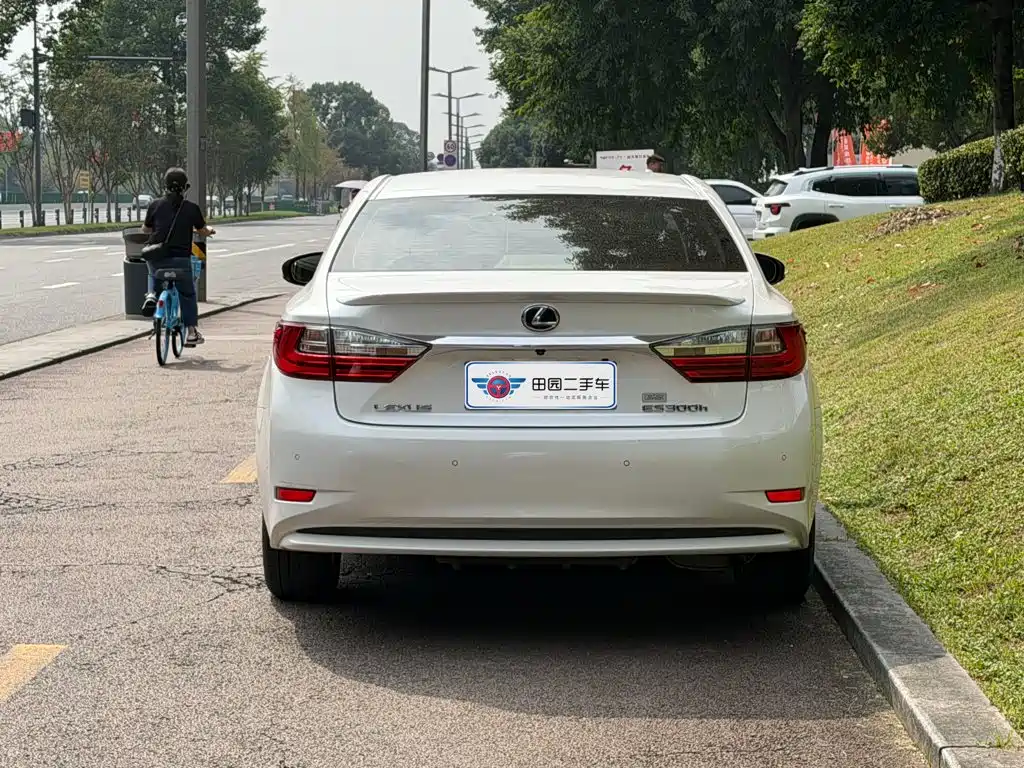 Lexus ES — миниатюра 5