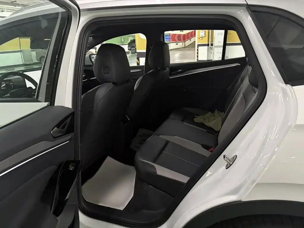 Volkswagen ID.4 Crozz — миниатюра 8