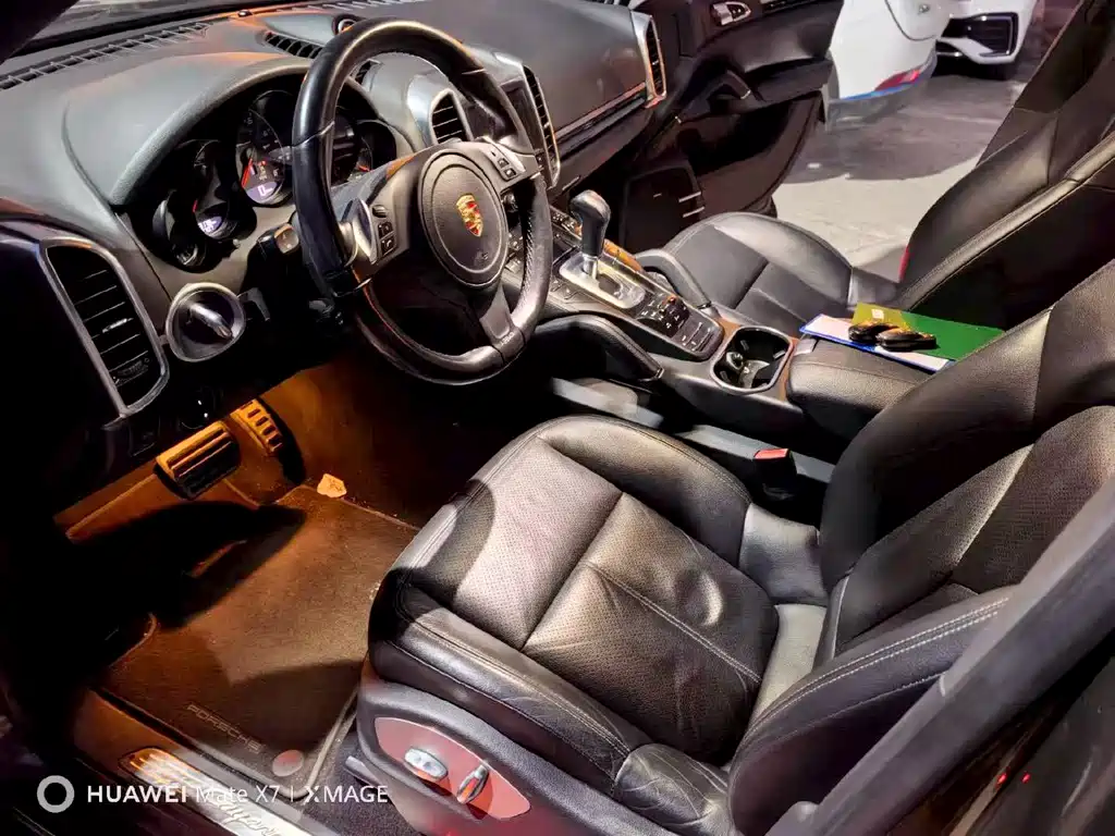 Porsche Cayenne — миниатюра 5