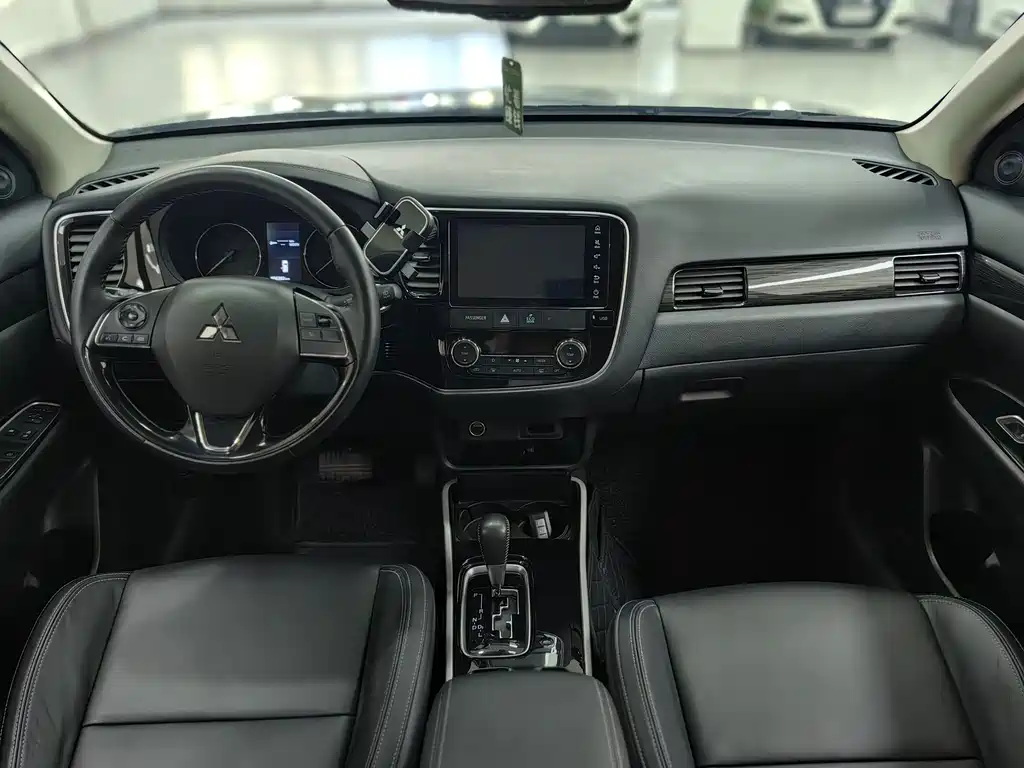 Mitsubishi Outlander — миниатюра 7