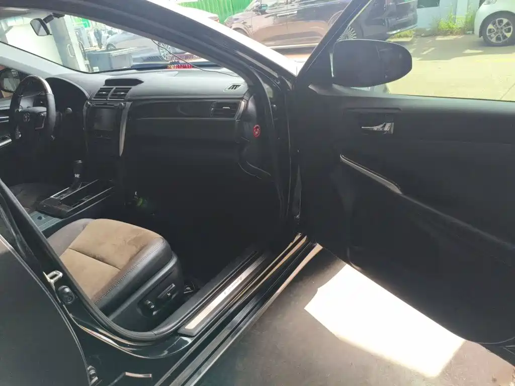 Toyota Camry — миниатюра 18