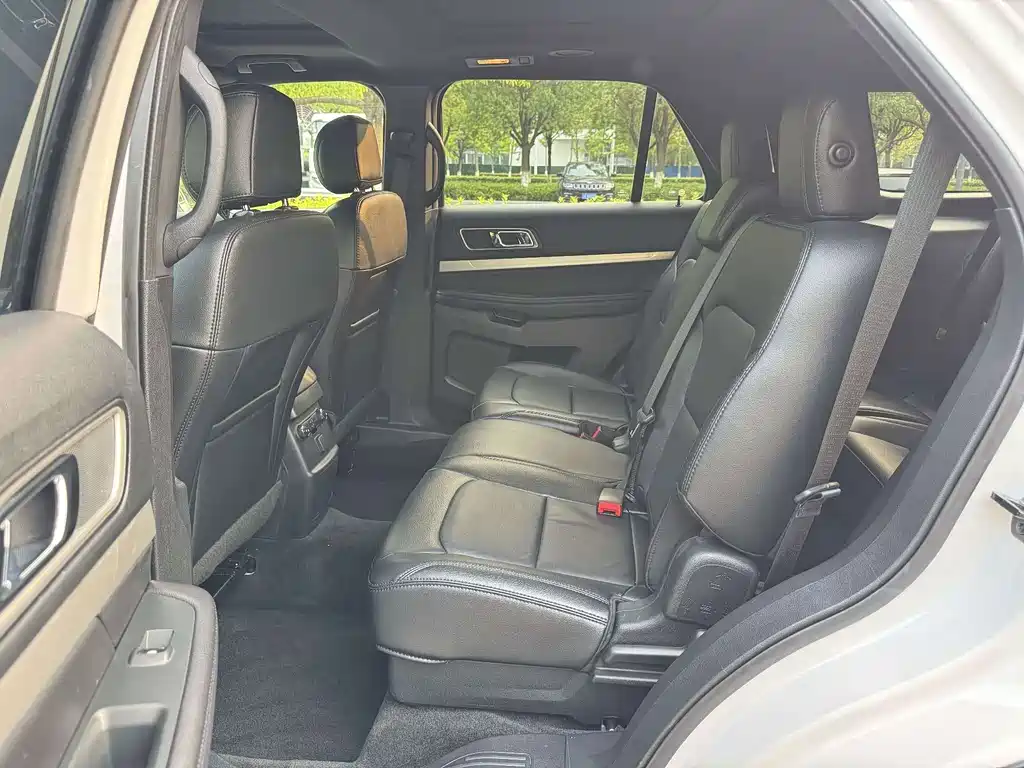 Ford Explorer (Import) — миниатюра 8