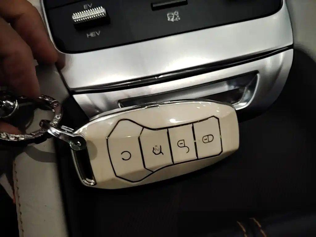 BYD PLUS New Energy — миниатюра 9