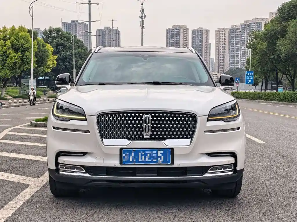 Lincoln Aviator — миниатюра 2