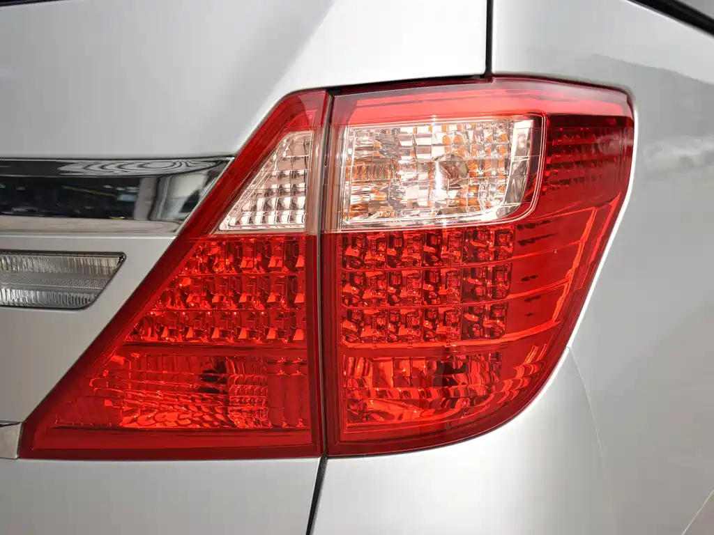 Toyota Alphard — миниатюра 16