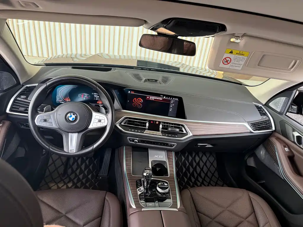 BMW X5 2022 xDrive 30Li Premium M Sport