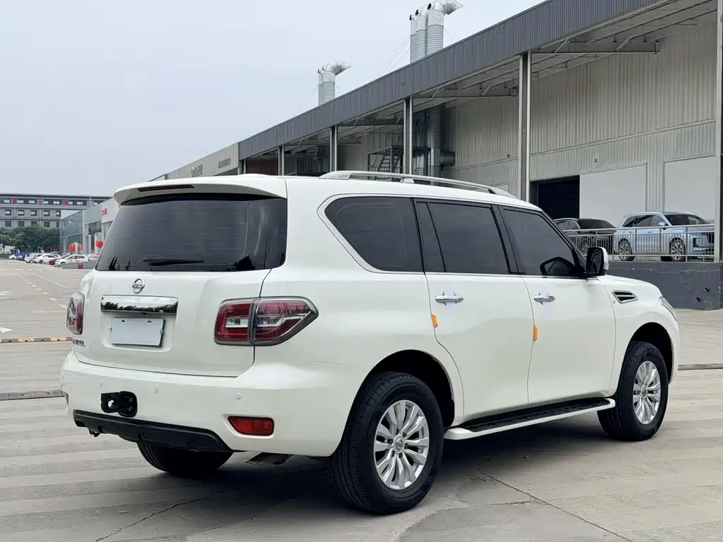 Nissan Patrol — миниатюра 15