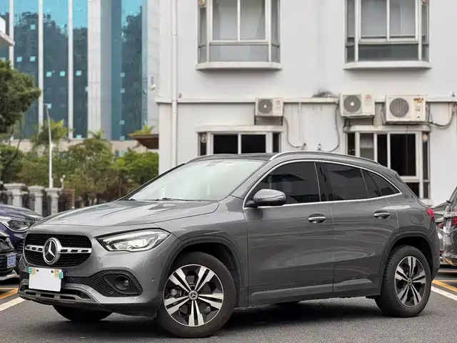 MERCEDES-BENZ GLA