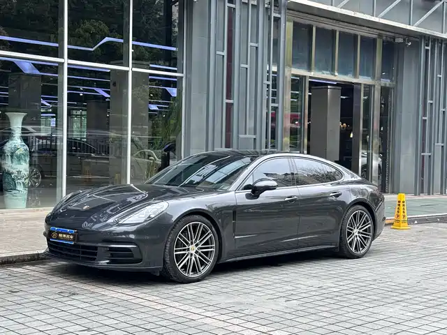 PORSCHE PANAMERA
