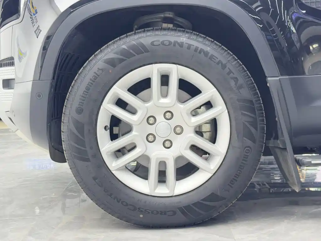 Land Rover Defender — миниатюра 4