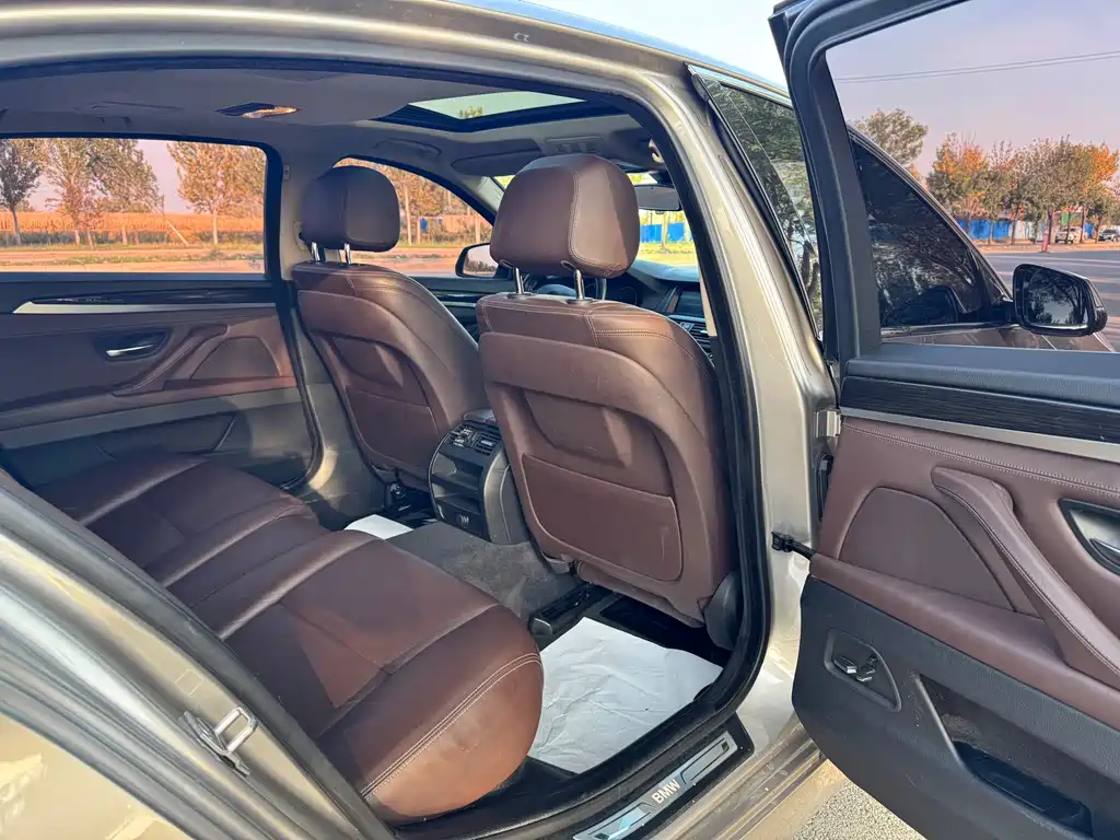BMW 5 Series — миниатюра 11