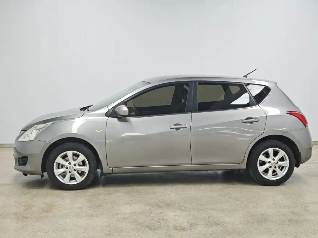 Nissan Tiida — миниатюра 3