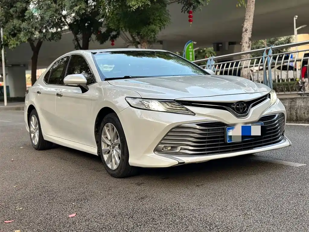 TOYOTA CAMRY