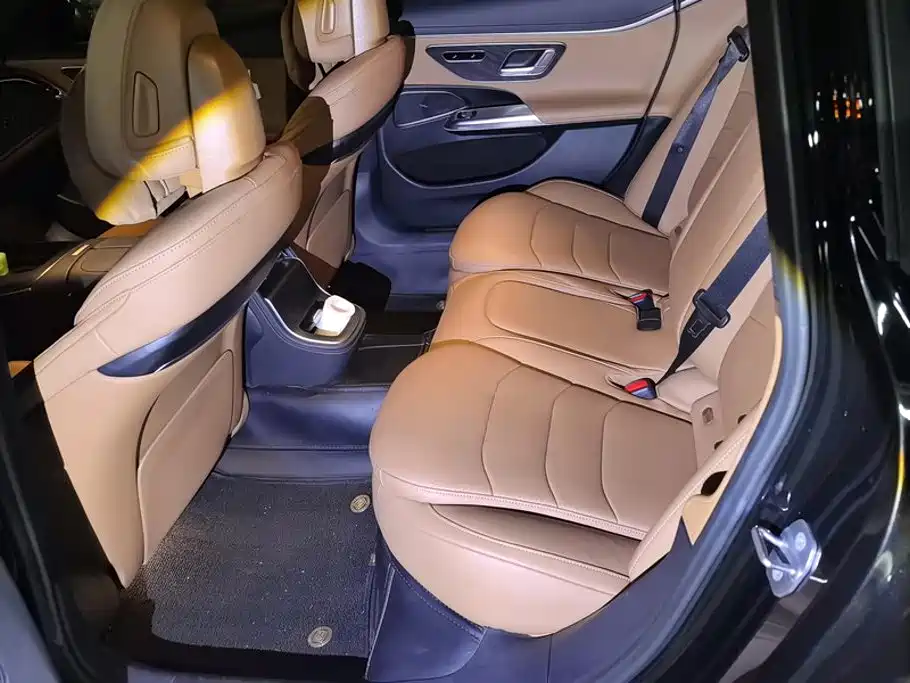 Mercedes-Benz E-Class — миниатюра 11