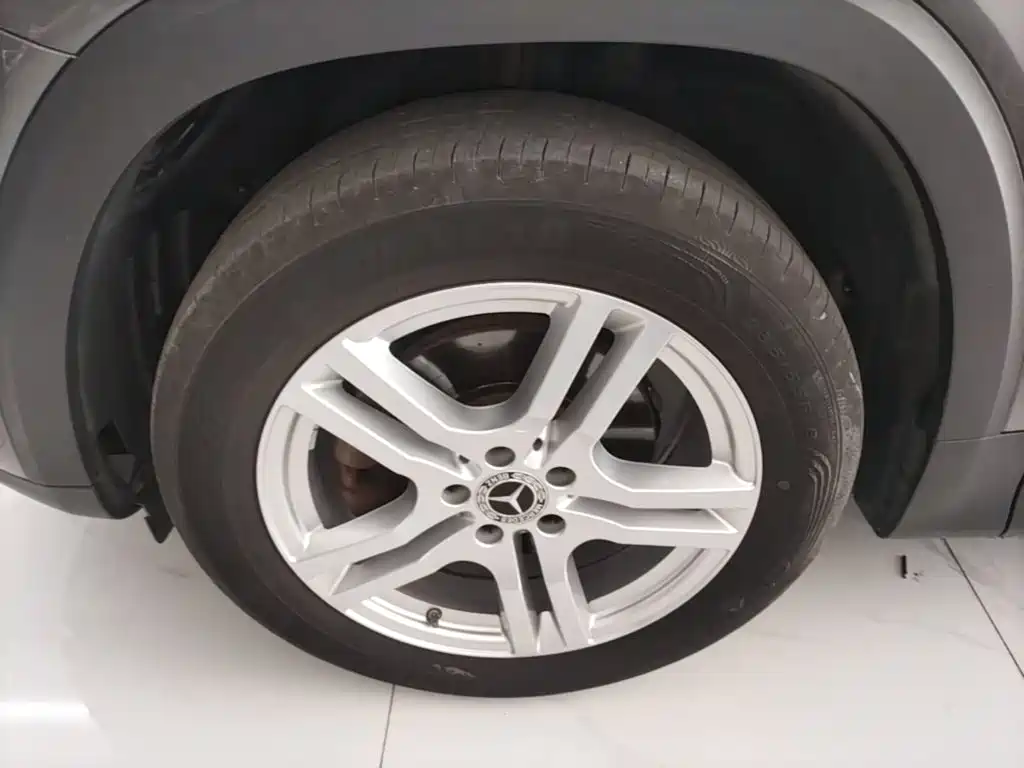 Mercedes-Benz GLB — миниатюра 23