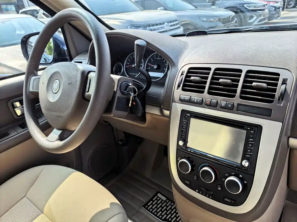 Buick GL8 — миниатюра 8