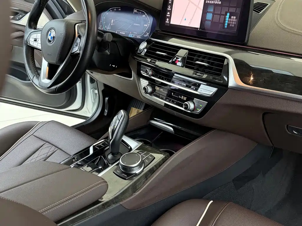 BMW 5 Series — миниатюра 12