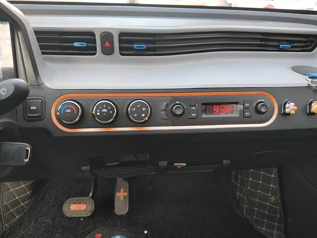 Wuling MINIEV — миниатюра 13