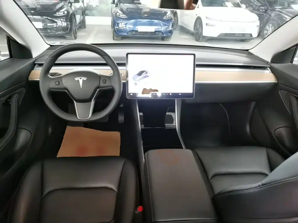 Tesla Model 3 — миниатюра 10