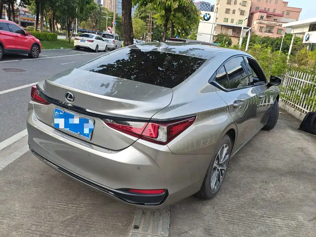 Lexus ES — миниатюра 5