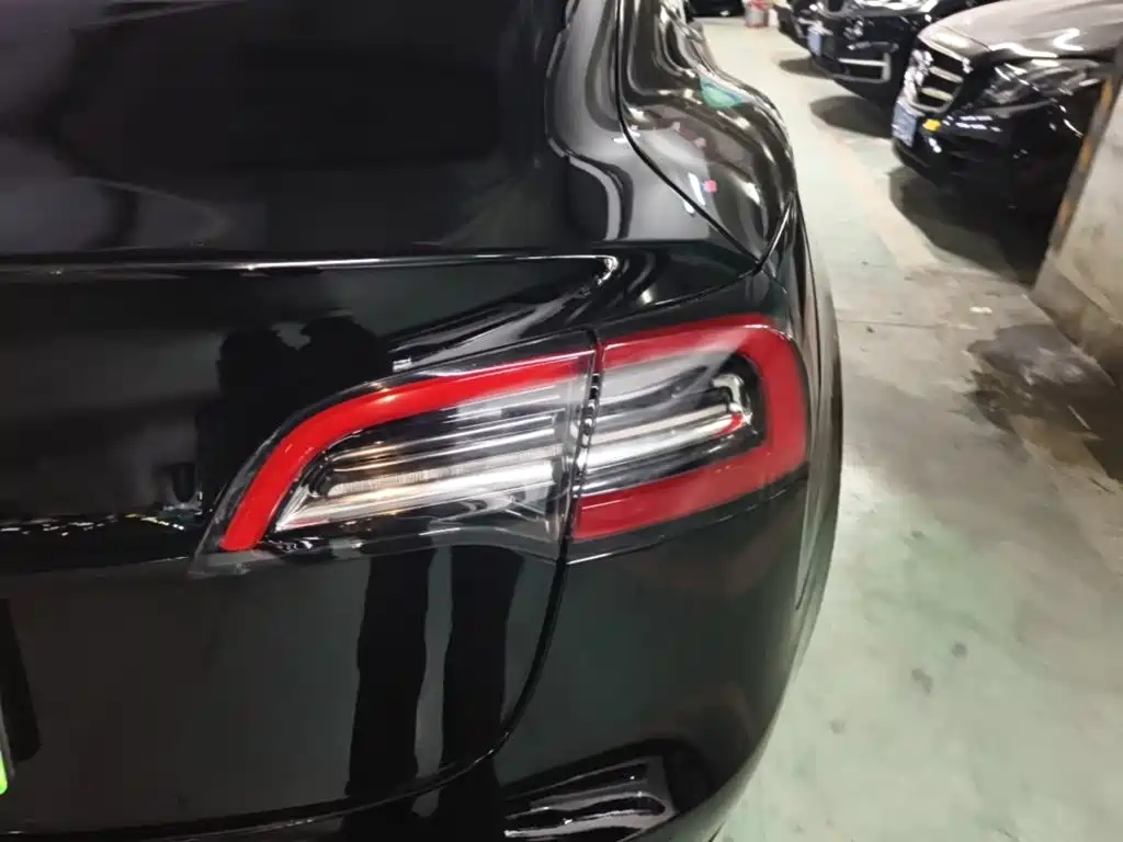 Tesla Model 3 — миниатюра 8