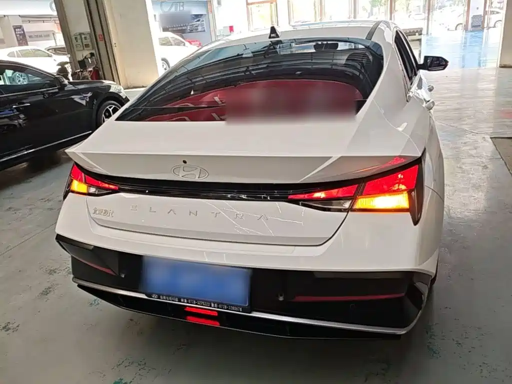 Hyundai Elantra — миниатюра 6