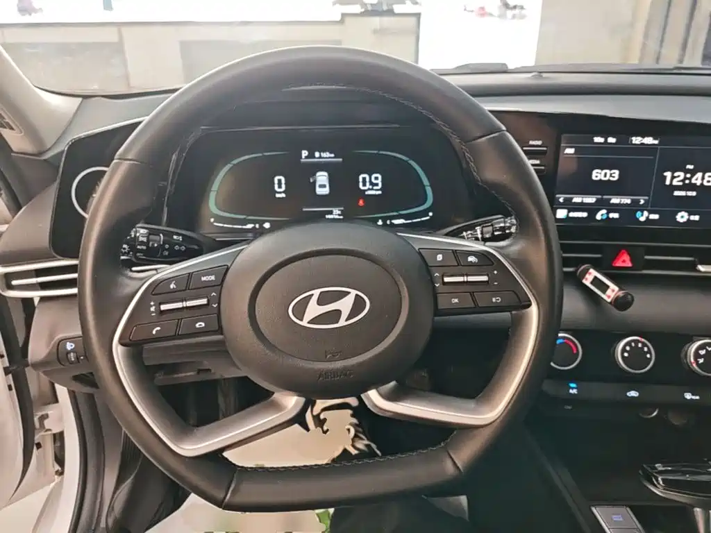 Hyundai Elantra — миниатюра 11