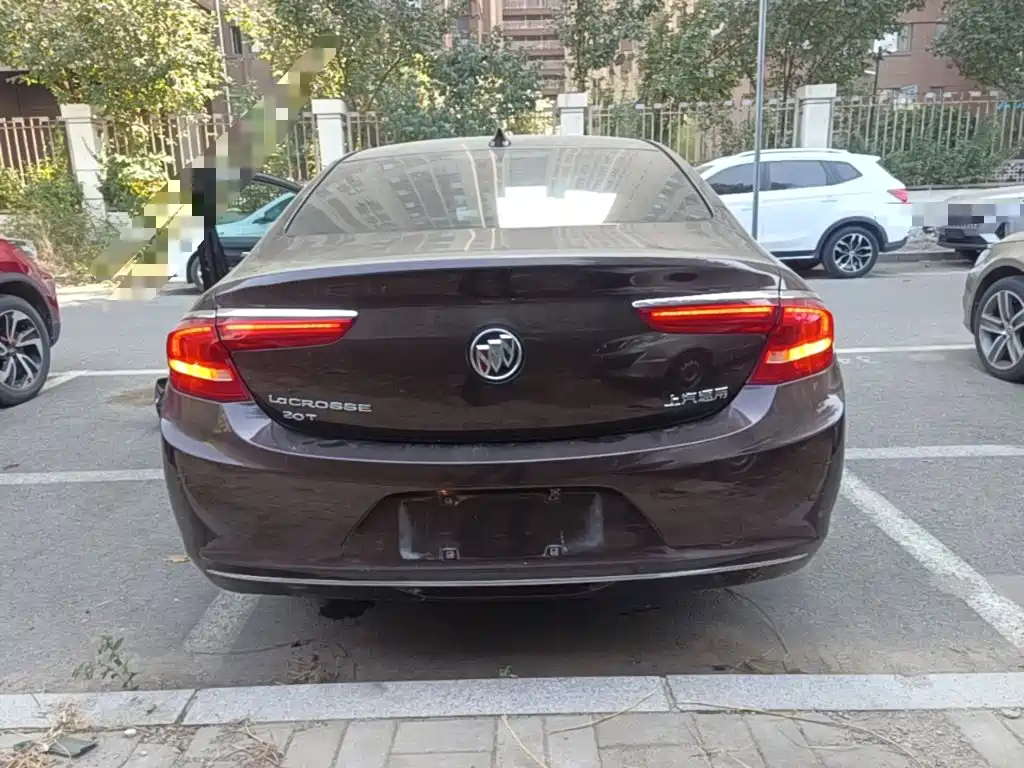 Buick LaCrosse — миниатюра 6