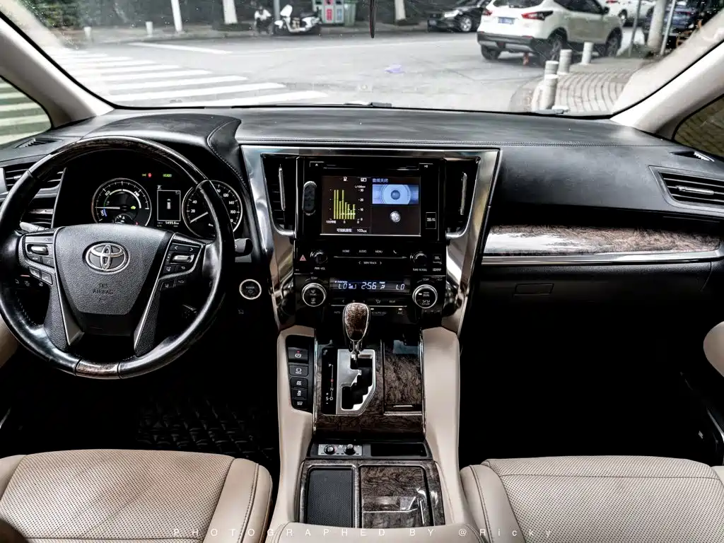 Toyota Alphard — фотографии объявления, Фото 5