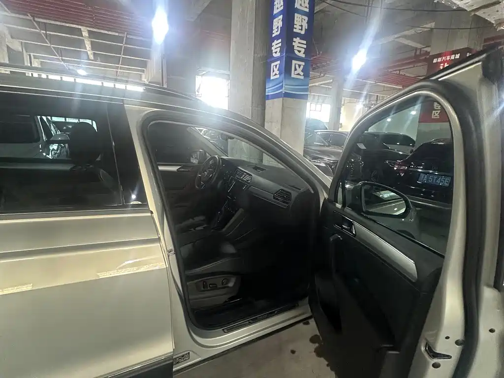 Volkswagen Tiguan L — миниатюра 2