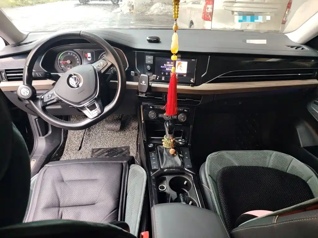 Volkswagen Passat PHEV — миниатюра 13