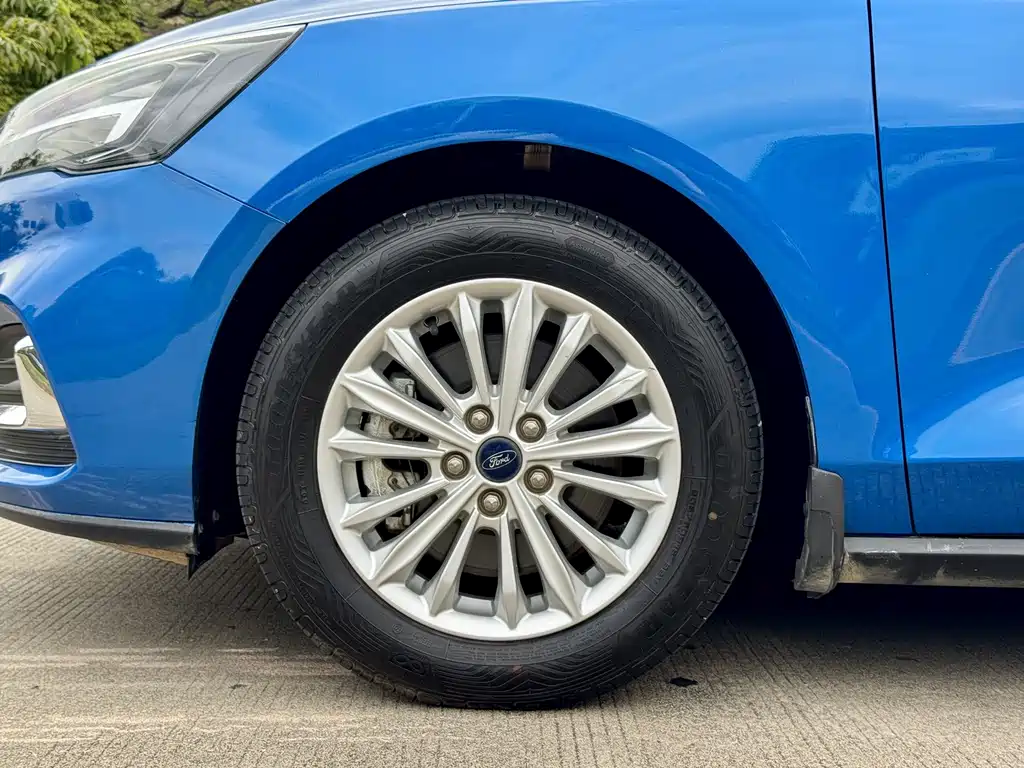 Ford Focus — миниатюра 8