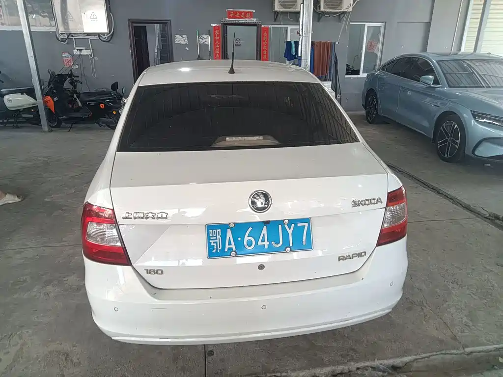 Skoda Rapid — миниатюра 7