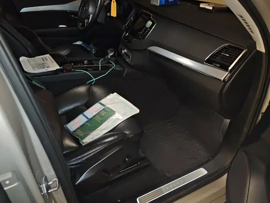Volvo XC90 — миниатюра 8