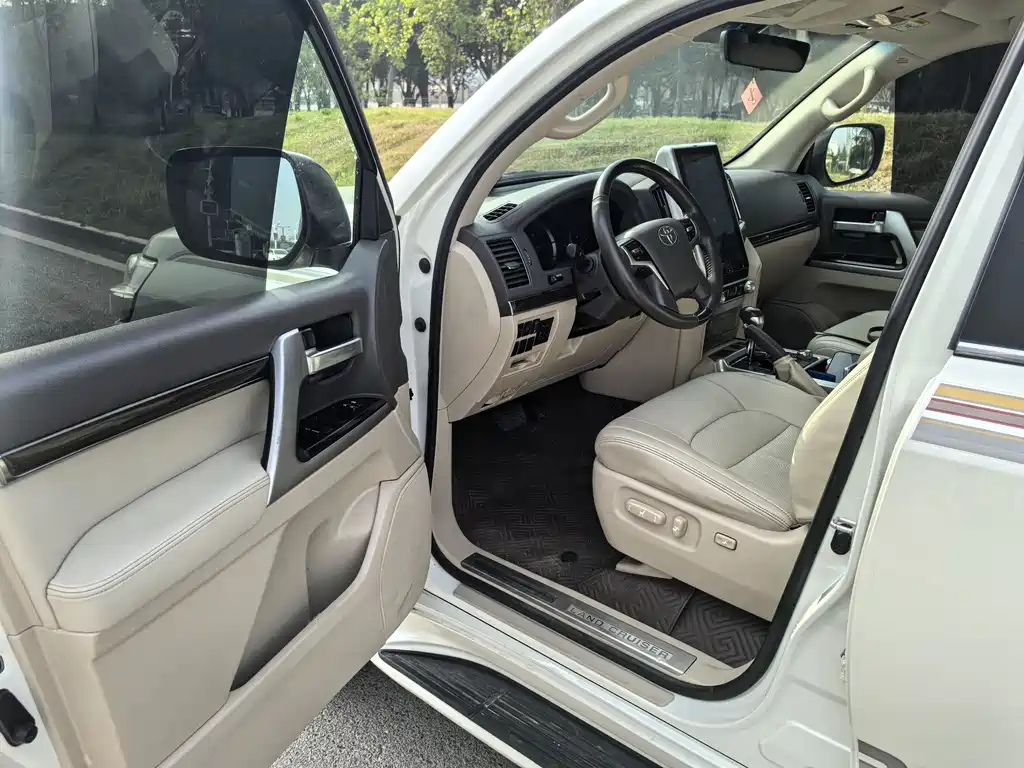 Toyota Land Cruiser 2019 5.7L VX-R