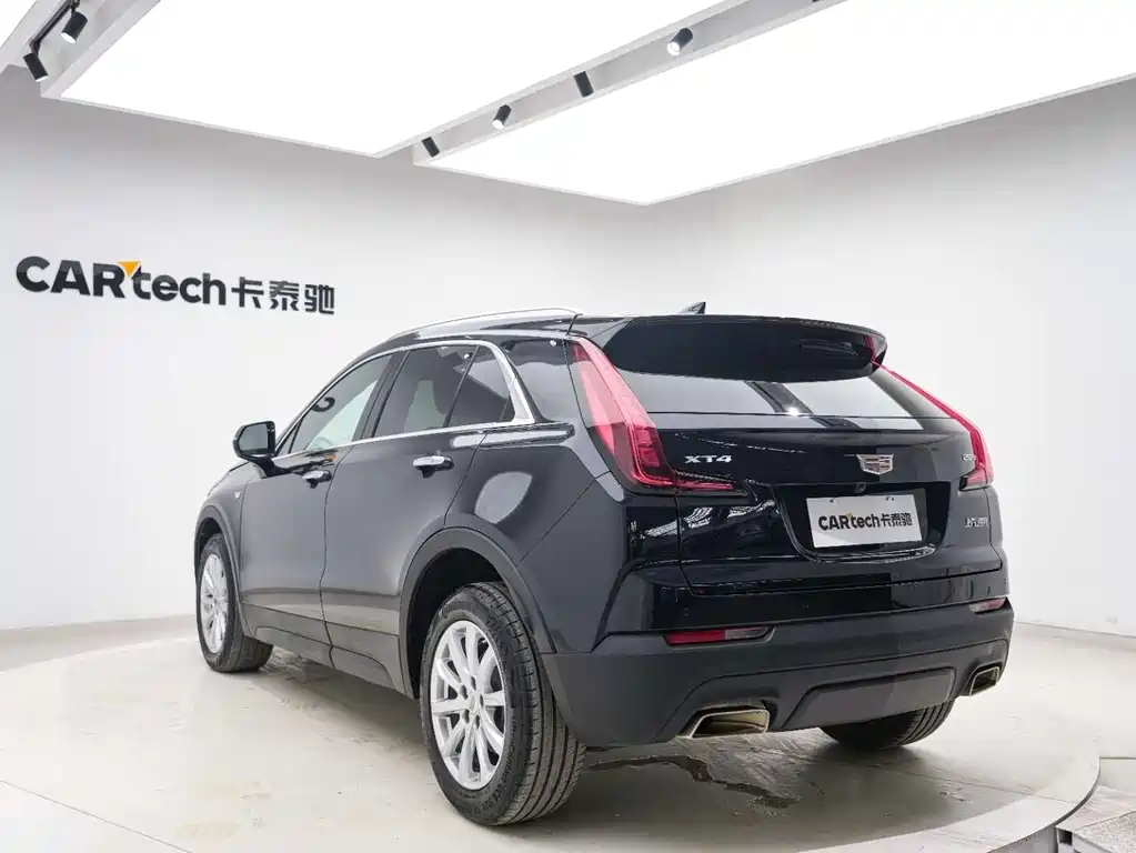 CADILLAC XT4