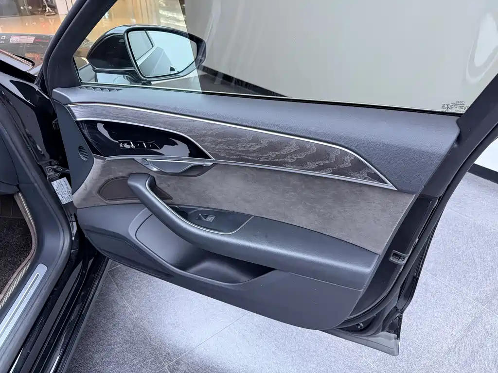 Audi A8 — миниатюра 8