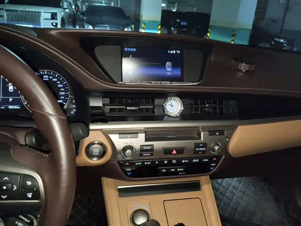 Lexus ES — миниатюра 14