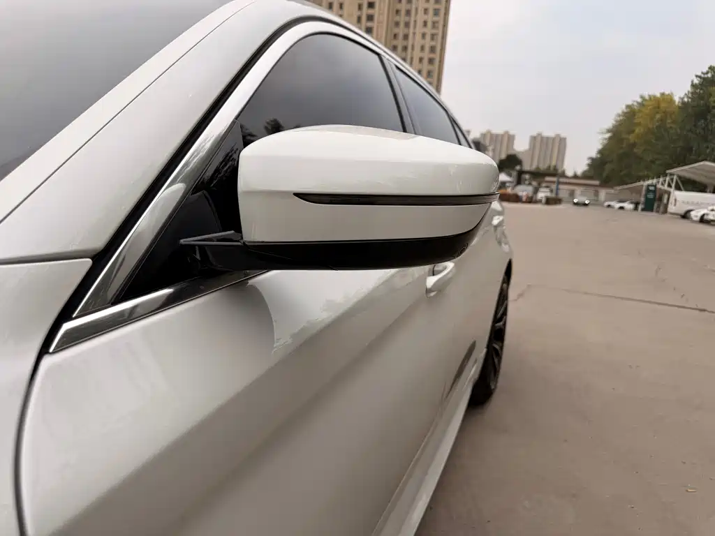 BMW 5 Series — миниатюра 14